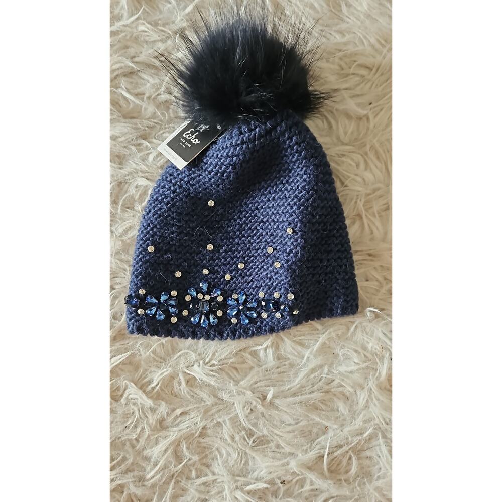 ECHO - Black cap adorned with fur pompom. - Picture 2 of 4